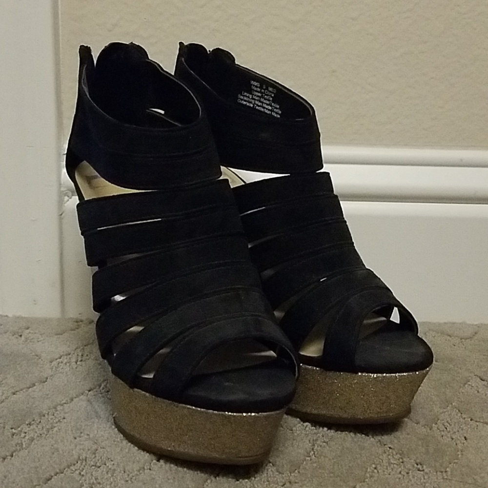 Glitter wedge shoe